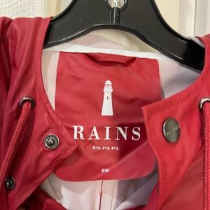 RAINS Men’s Unisex Raincoat S/M Red